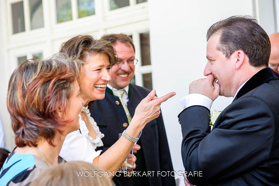 Hochzeit Fotograf Bad Tölz, Bräutigam und Gäste