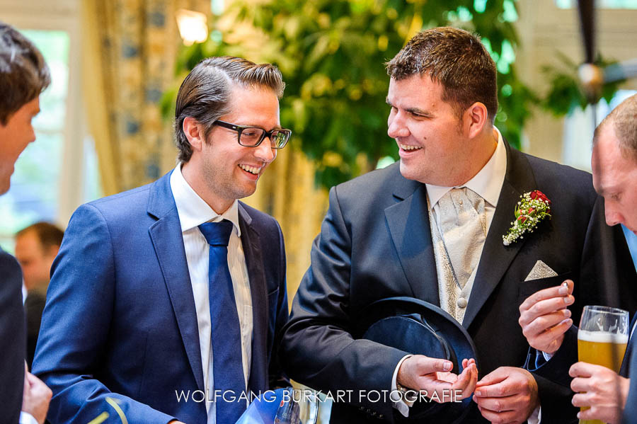sehr guter Hochzeitsfotograf Rosenheim, Bräutigam mit Zylinder