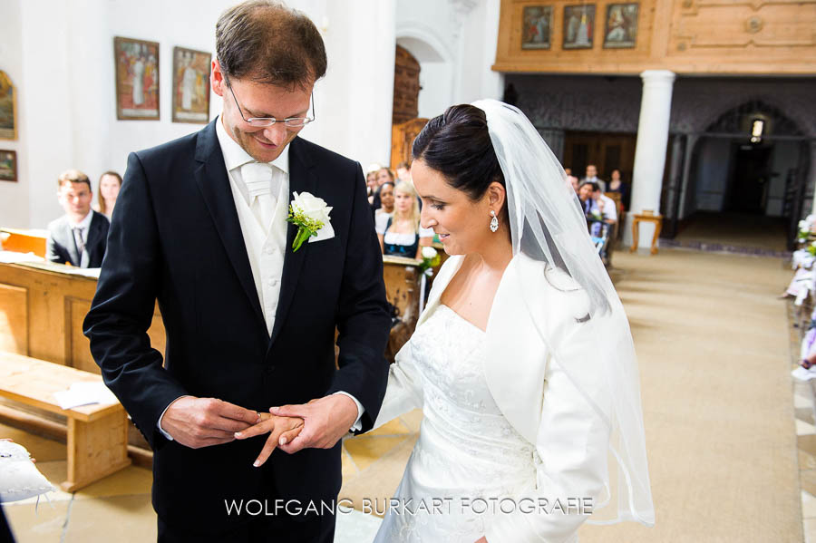 Hochzeit Fotograf München, Hochzeitsreportage Kirche Ringwechsel