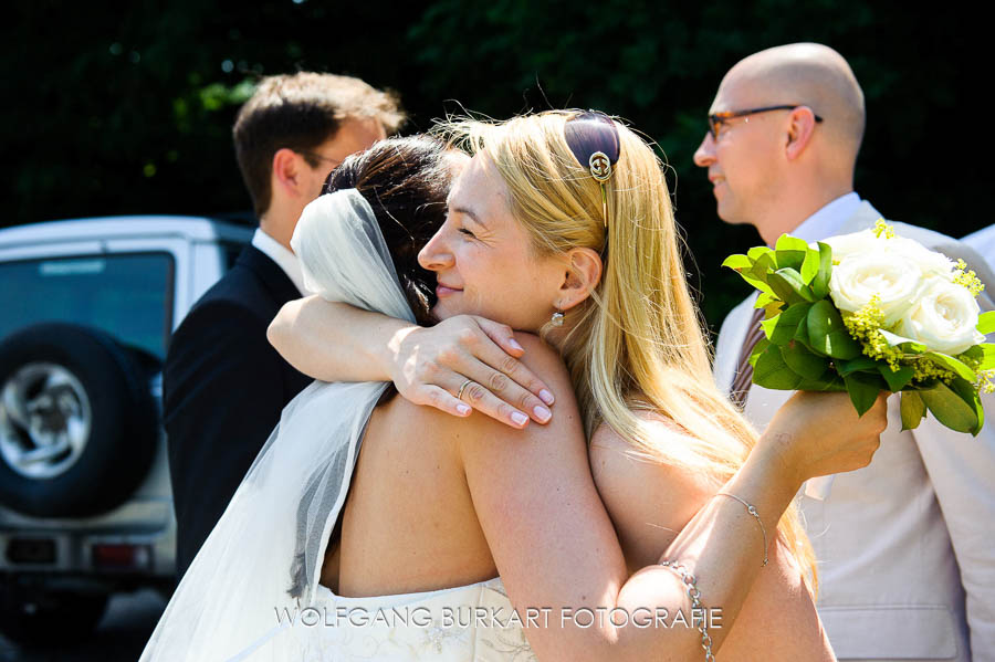 Hochzeit Fotograf Geretsried, Hochzeitsreportage Umarmung