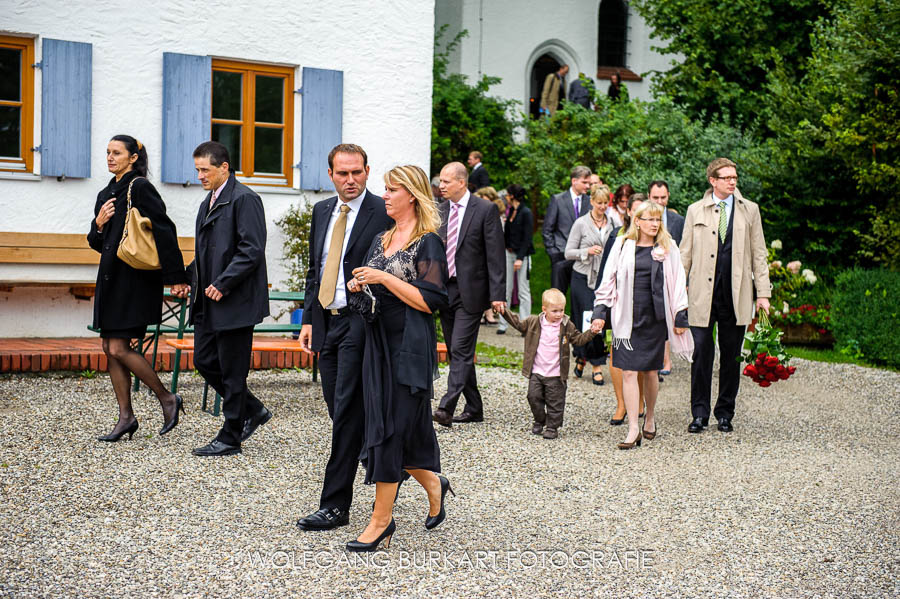Hochzeitsreportage Unterschleißheim, Ankunft der Hochzeitsgesellschaft
