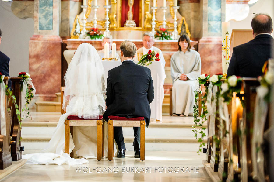 Hochzeitsfotograf Markt Schwaben bei München, Brautpaar während der Trauung