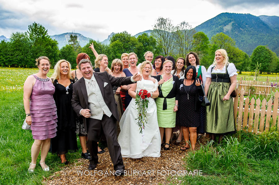 Hochzeitsfotograf Kreuth, Gruppenbild alle Damen plus Bräutigam
