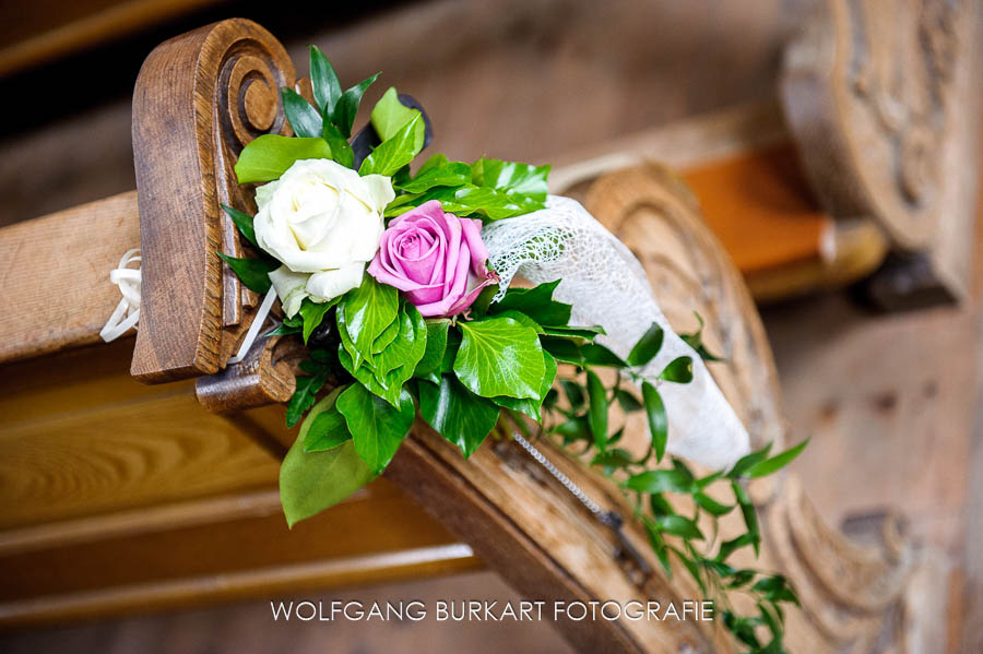 Hochzeitsfotografie Chiemsee, Blumenschmuck in der Kirche