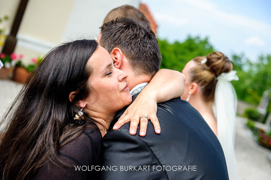 guter Hochzeitsfotograf Chiemgau, Glückwünsche nach der Kirche