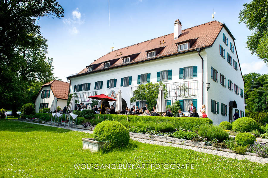 guter Hochzeitsfotograf Chiemsee, Terrasse Gut Aiterbach